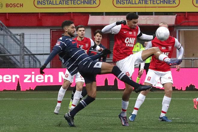 为他在场上 为他在场上